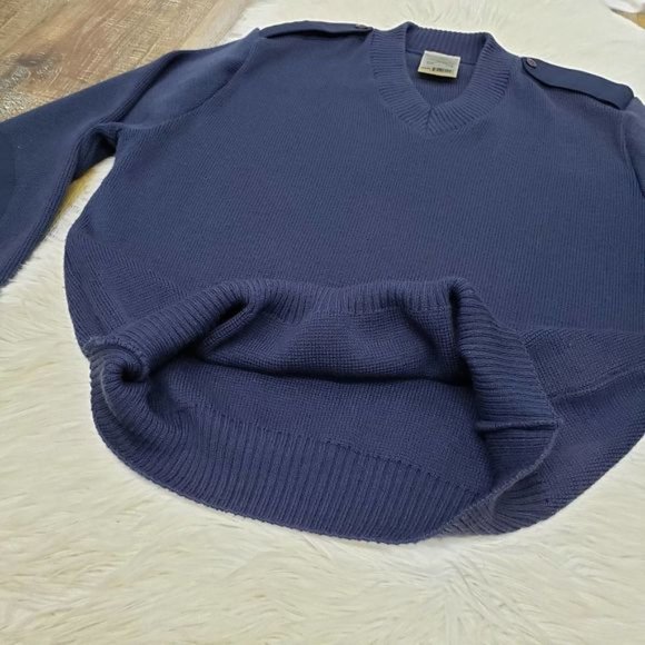 US Military Equipment Mehlin Estey Made in Britain 44R VNeck Sweater Elbow Patch - Picture 7 of 10